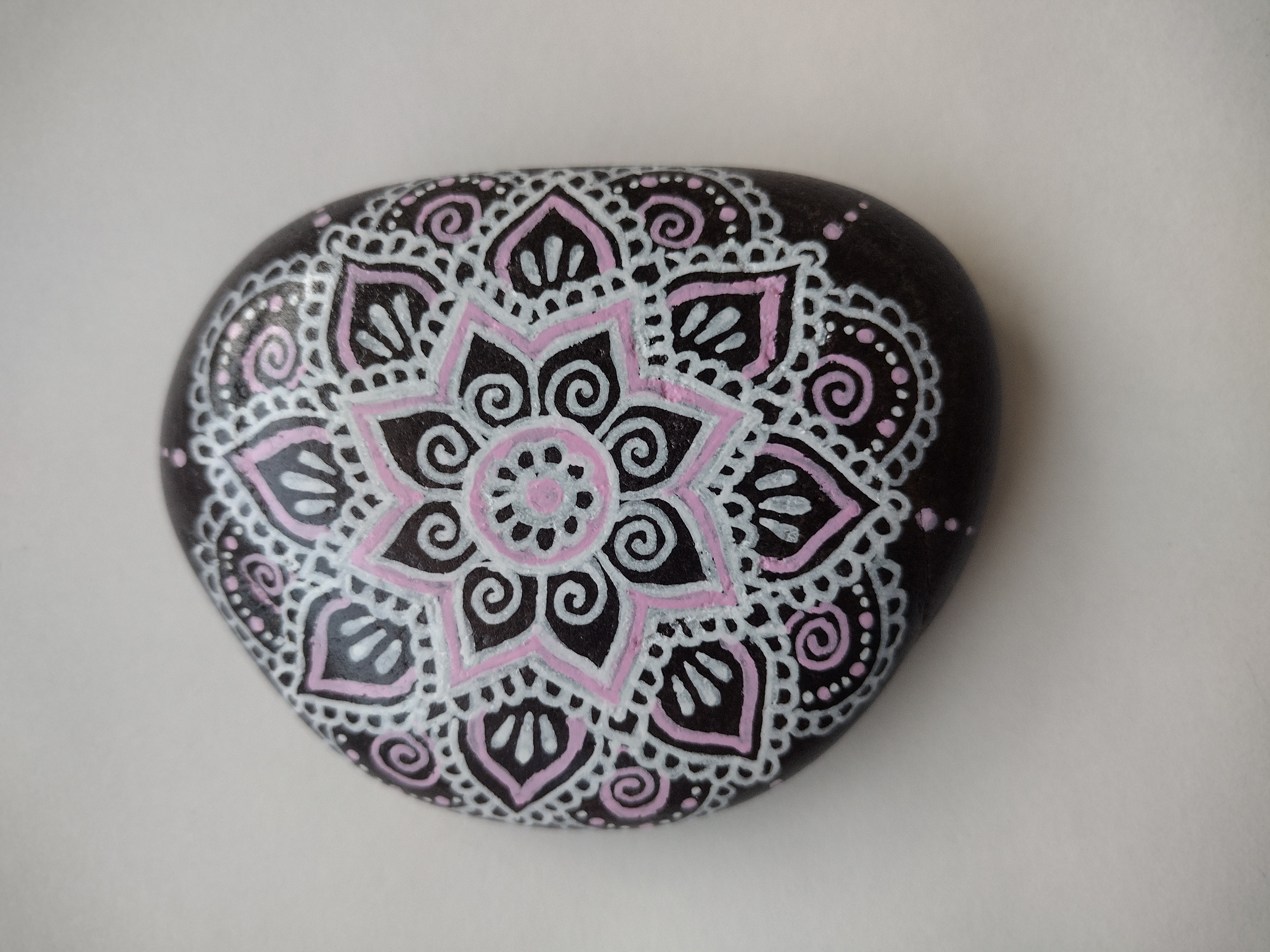 Finished memorial rock for Mary Ann Whittaker with white and pink mandala design